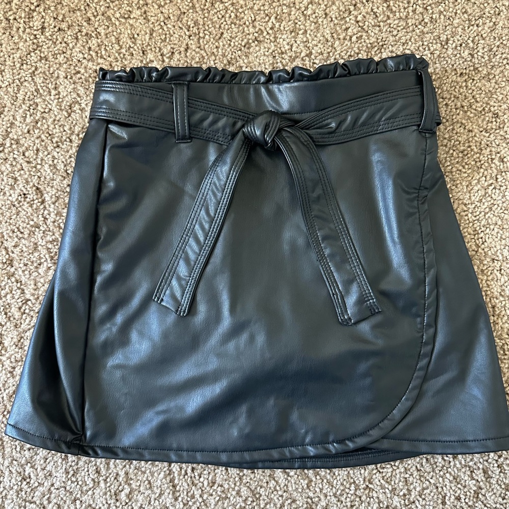 Kids Abercrombie Black Faux Leather Skort with Belt size 11/12 NWT